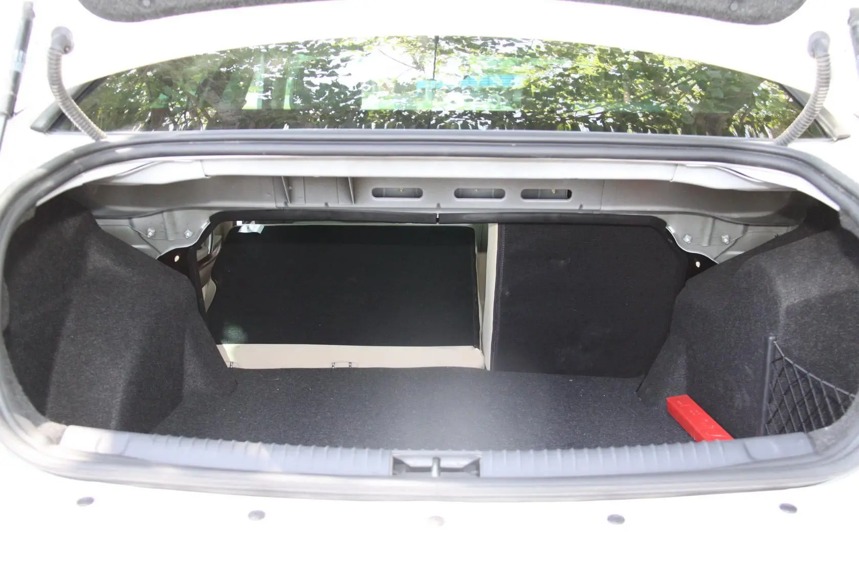MG6Saloon 1.8T 自动 豪华版行李箱空间（后排左放倒）
