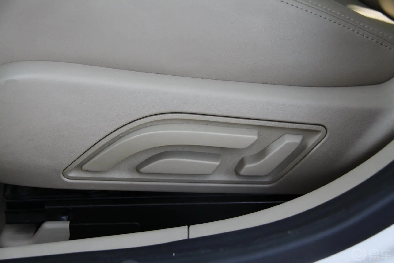 MG6Saloon 1.8T 自动 豪华版座椅调节键