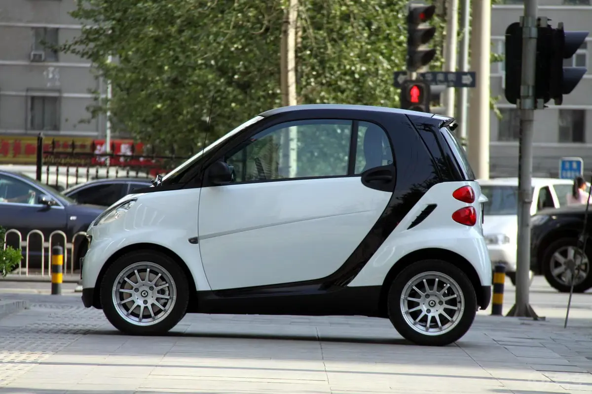 smart fortwo52kw mhd 硬顶 标准版外观