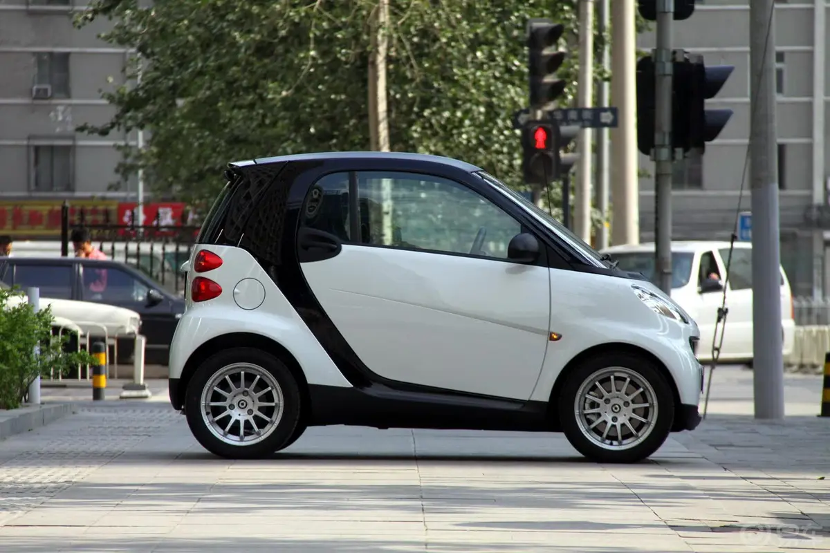 smart fortwo52kw mhd 硬顶 标准版外观