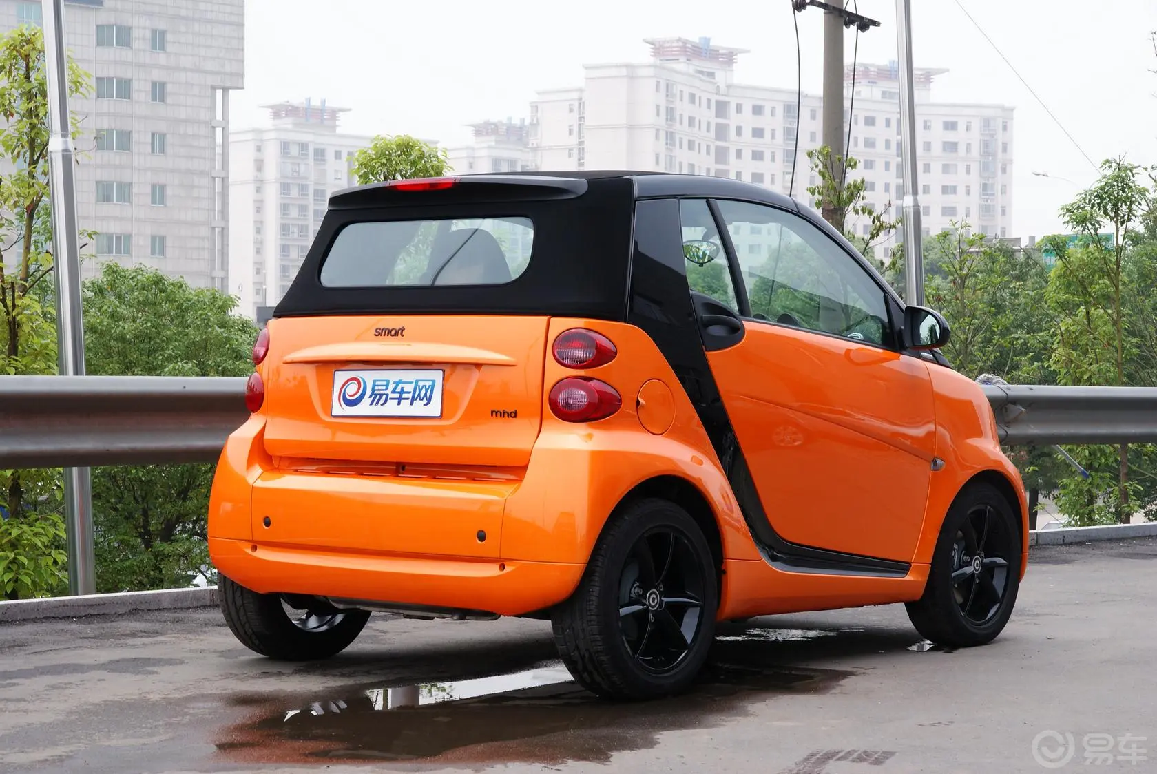 smart fortwo52kw mhd 敞篷 燃橙版侧后45度车头向右水平