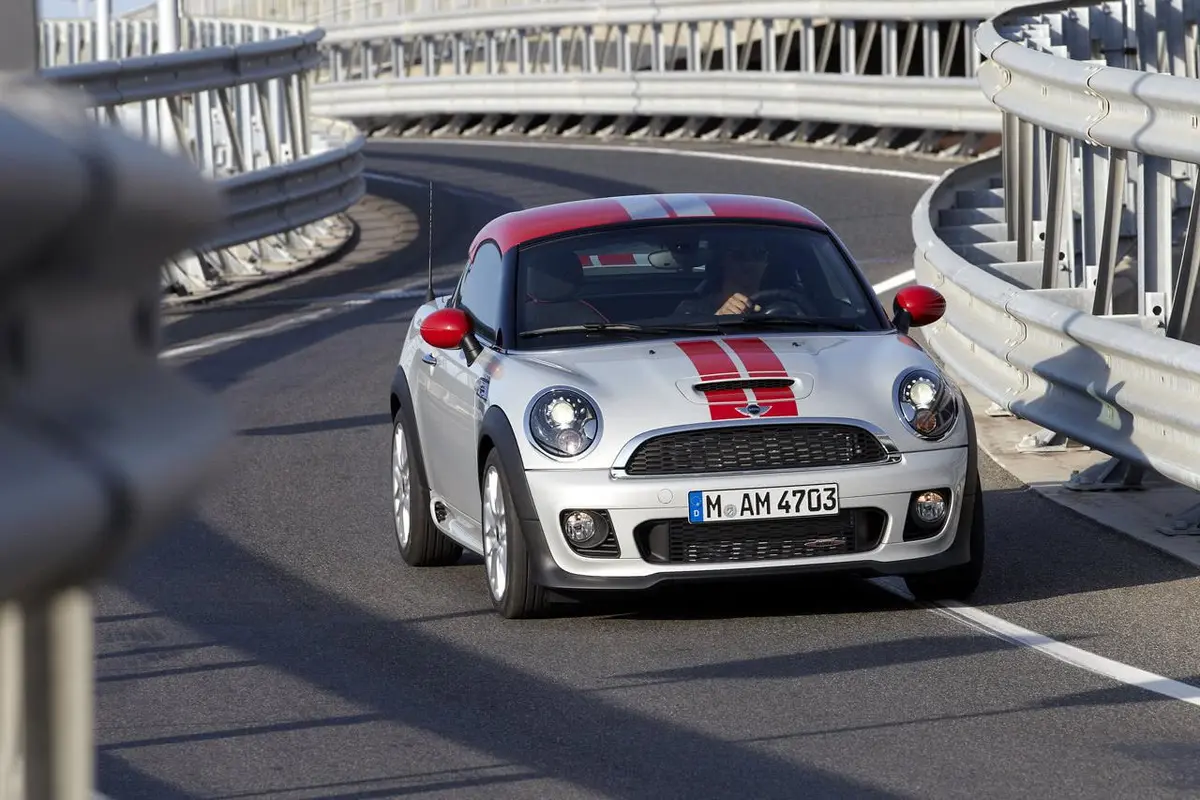 MINI JCW COUPE