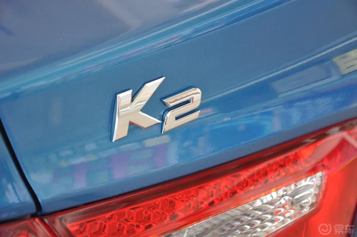 起亚K2三厢 1.4L 自动 GLS尾标