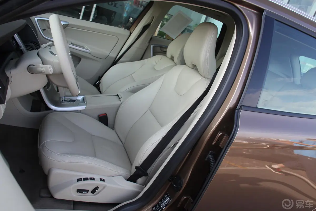 沃尔沃XC60(进口)3.0 T6 AWD舒适版驾驶员座椅