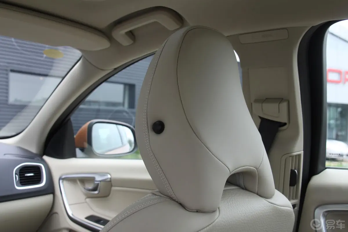 沃尔沃S60(进口)1.6T 双离合 DRIVe舒适版空间