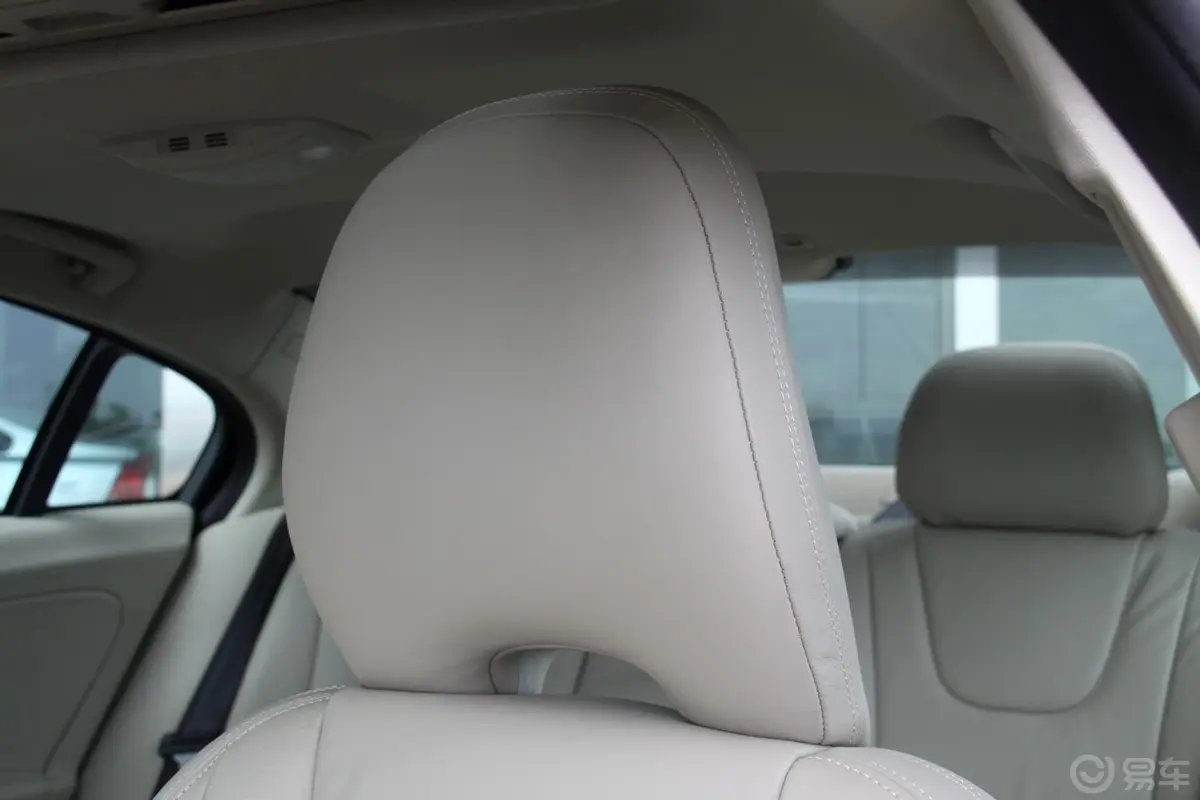 沃尔沃S60(进口)1.6T 双离合 DRIVe舒适版驾驶员头枕