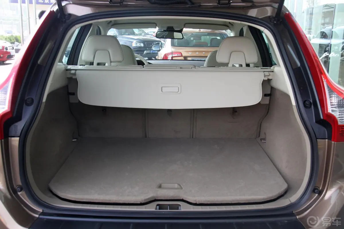 沃尔沃XC60(进口)3.0 T6 AWD舒适版行李箱空间