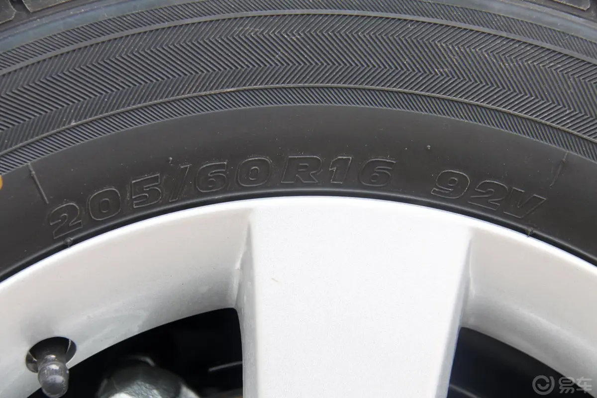 科鲁兹1.6L SE AT 变形金刚版轮胎规格