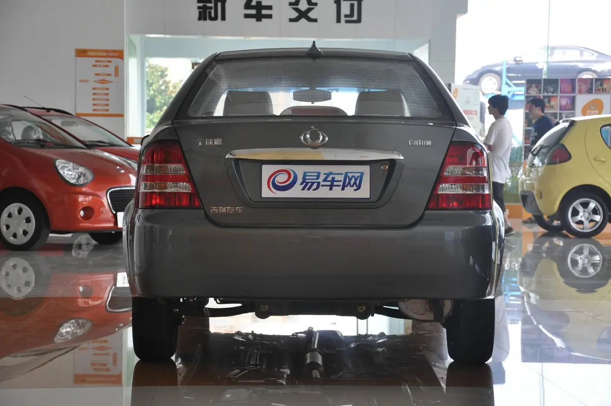 自由舰1.5L MT 运动型II外观