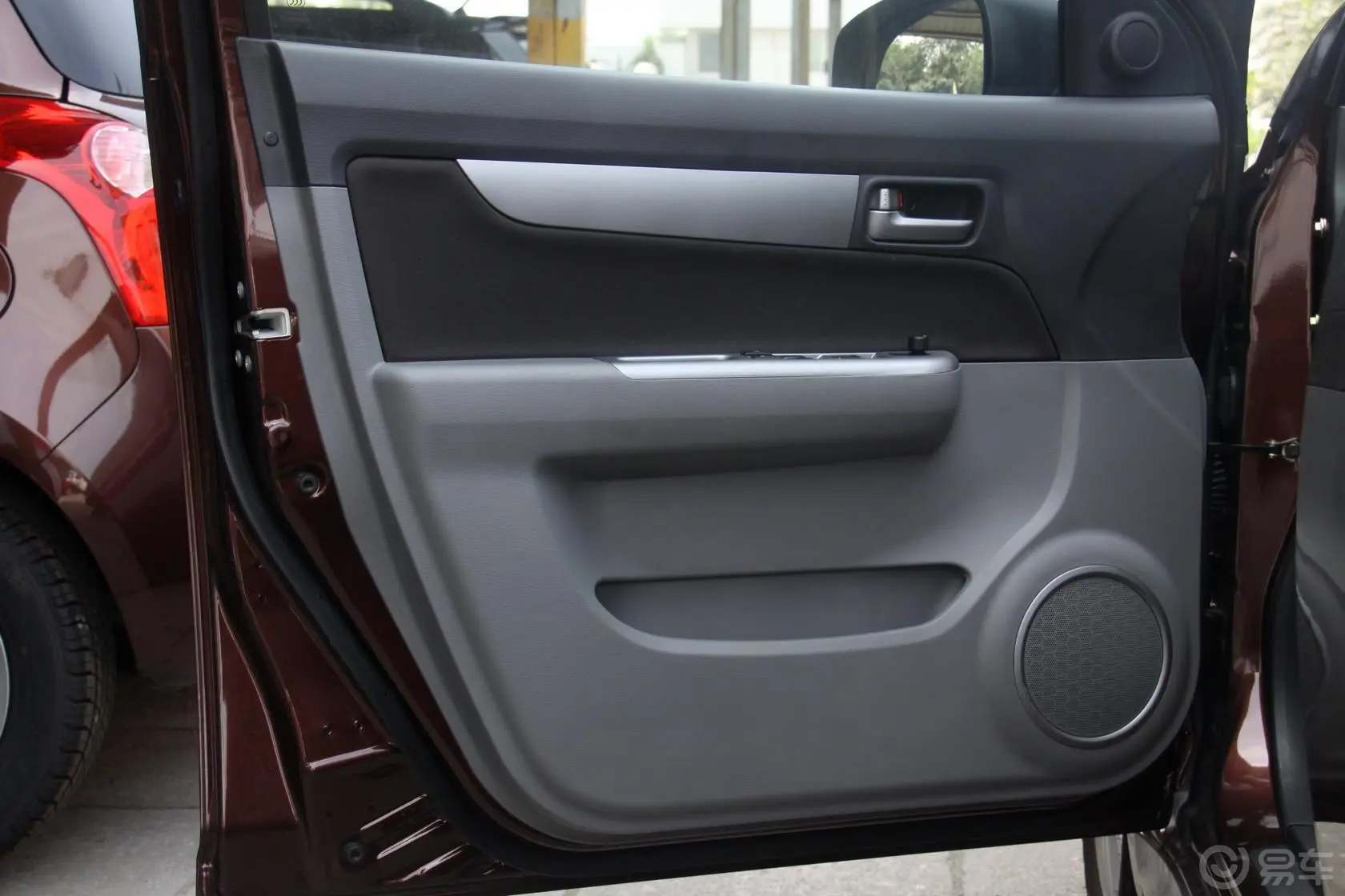 雨燕1.5L 手动 运动版驾驶员侧车门内门板