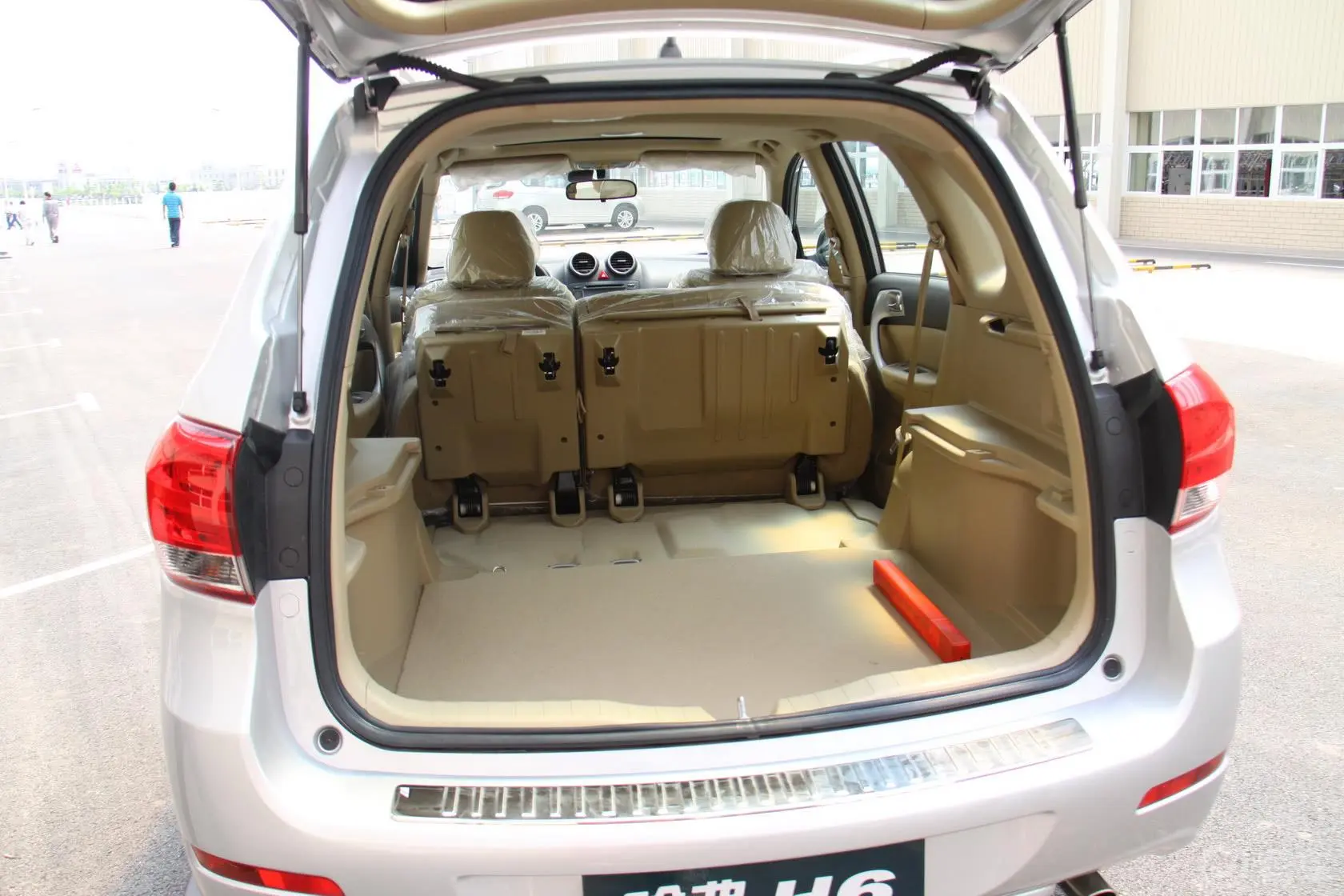 哈弗H62.0L 手动 两驱 尊贵型 汽油行李箱空间