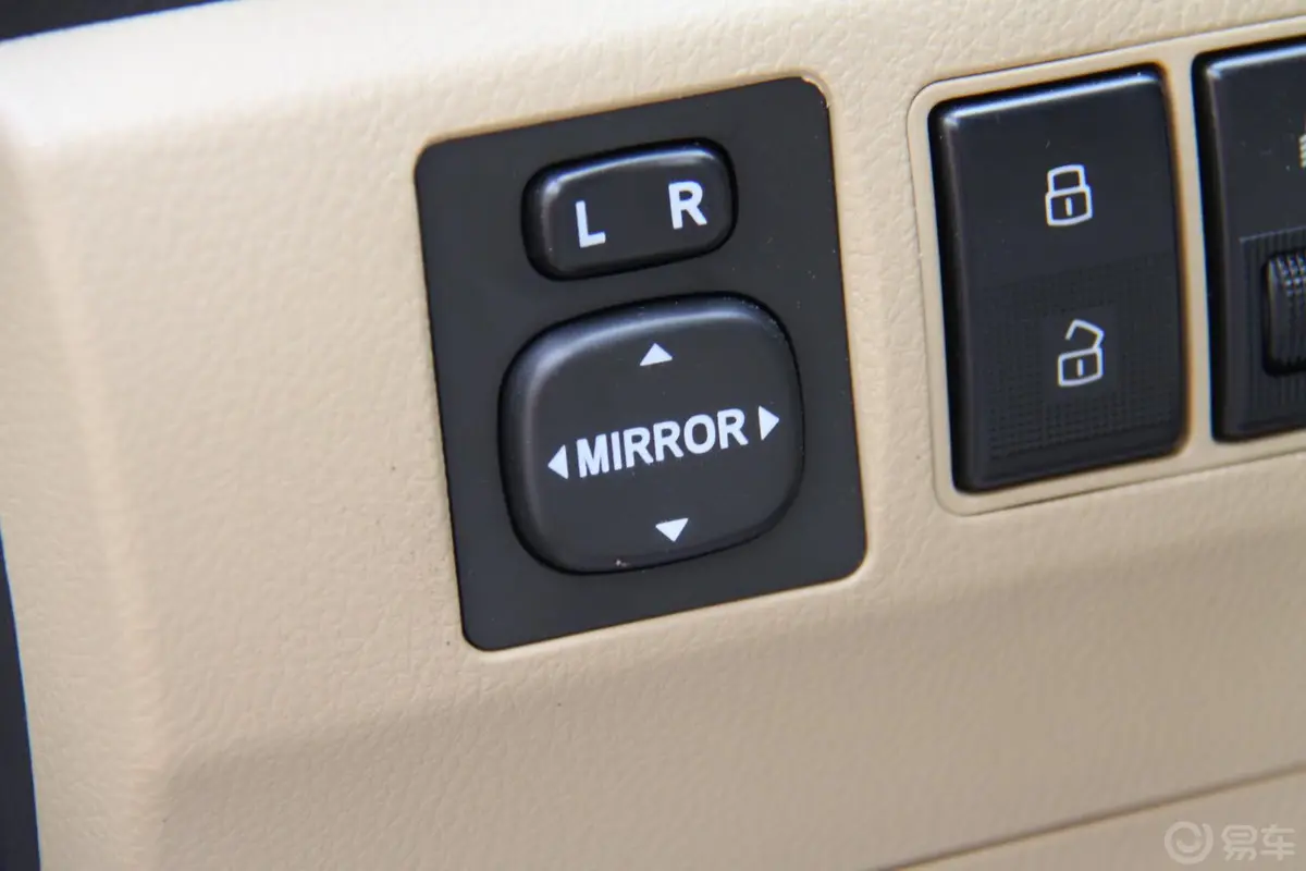 哈弗H62.0L 手动 两驱 尊贵型 汽油外后视镜控制键