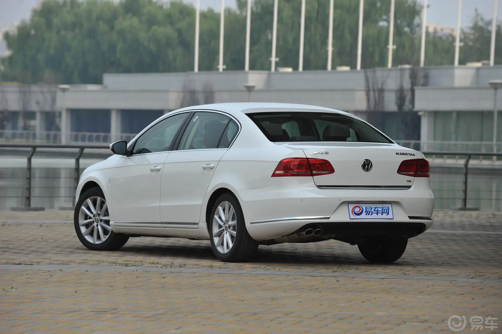 迈腾B7L 1.8TSI DSG尊贵型侧后45度车头向左水平