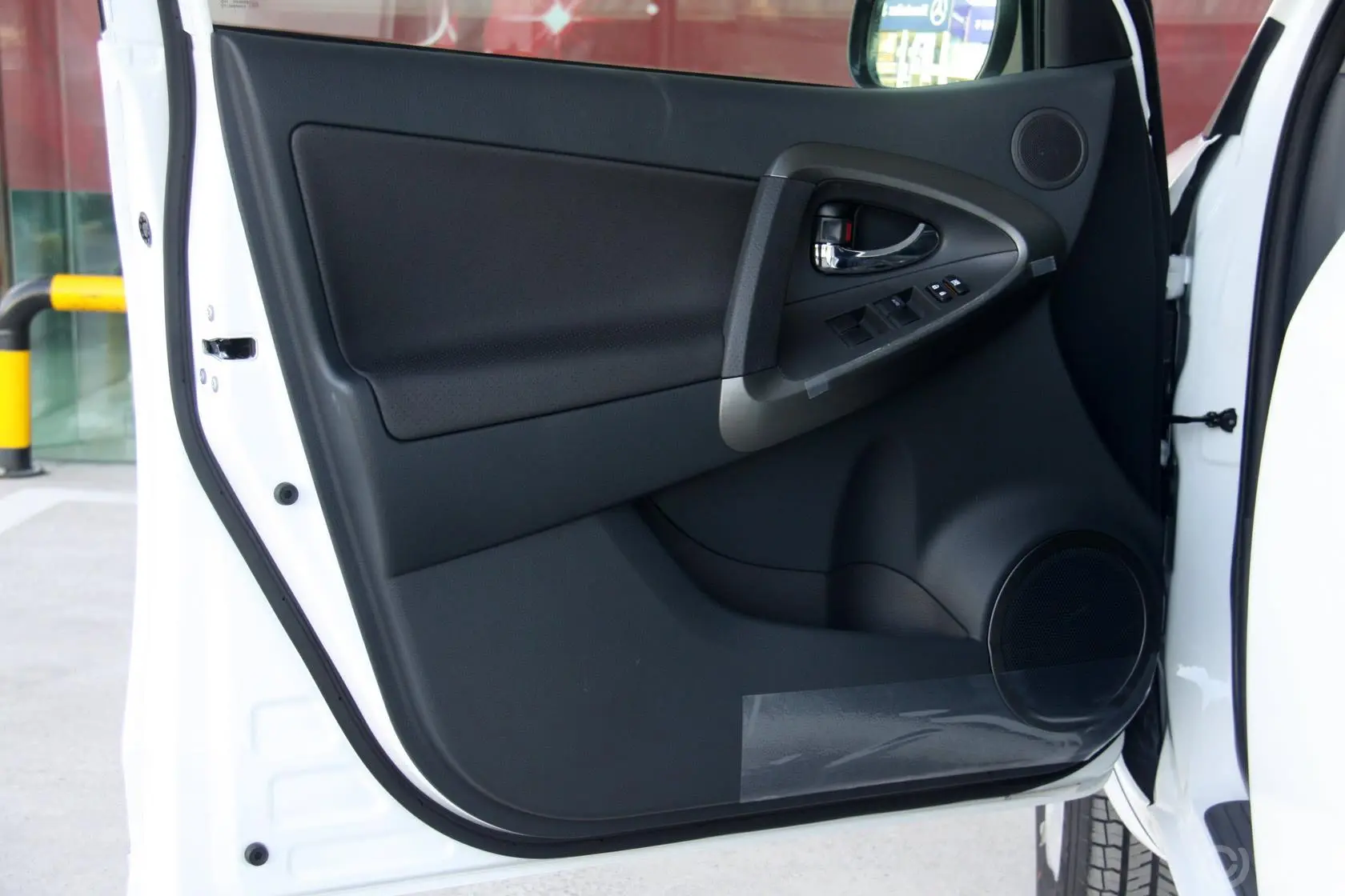 RAV4荣放2.4L 自动 至臻版驾驶员侧车门内门板