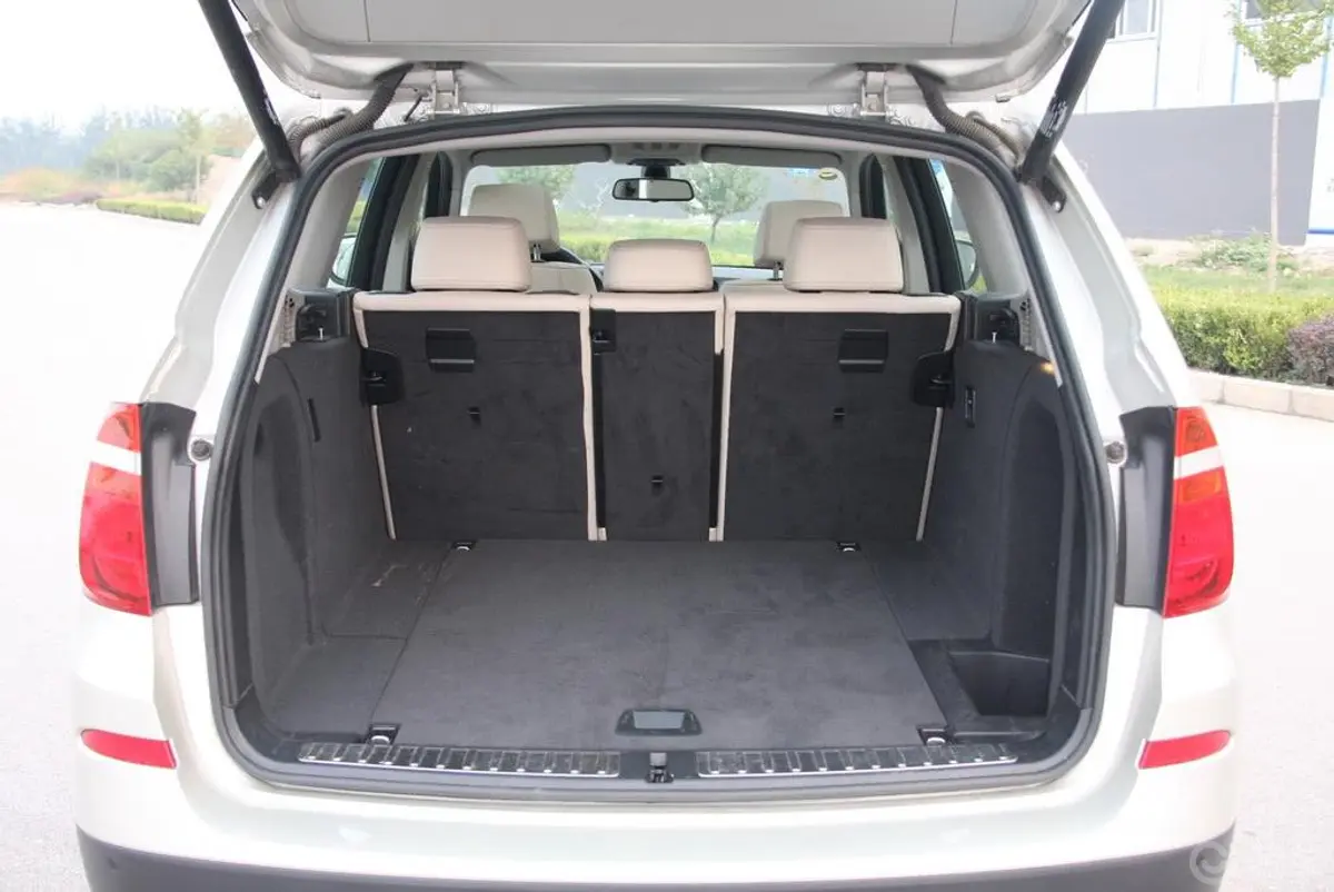 宝马X3(进口)xDrive35i 豪华型行李箱空间