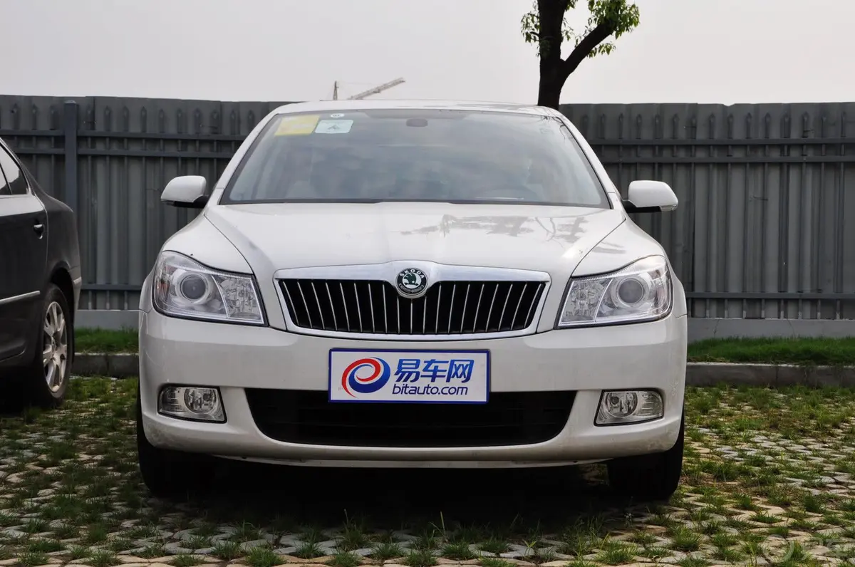 明锐1.6L 16V 手自动一体 逸俊版外观