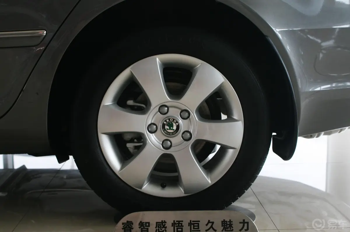 明锐1.6L 16V 手自动一体 逸俊版外观