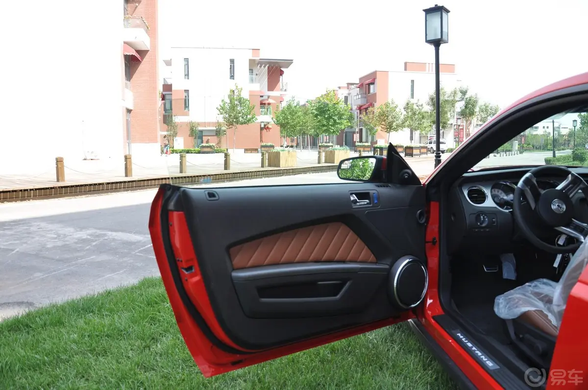 Mustang3.7L 自动 俱乐部版 硬顶驾驶员侧车门内门板
