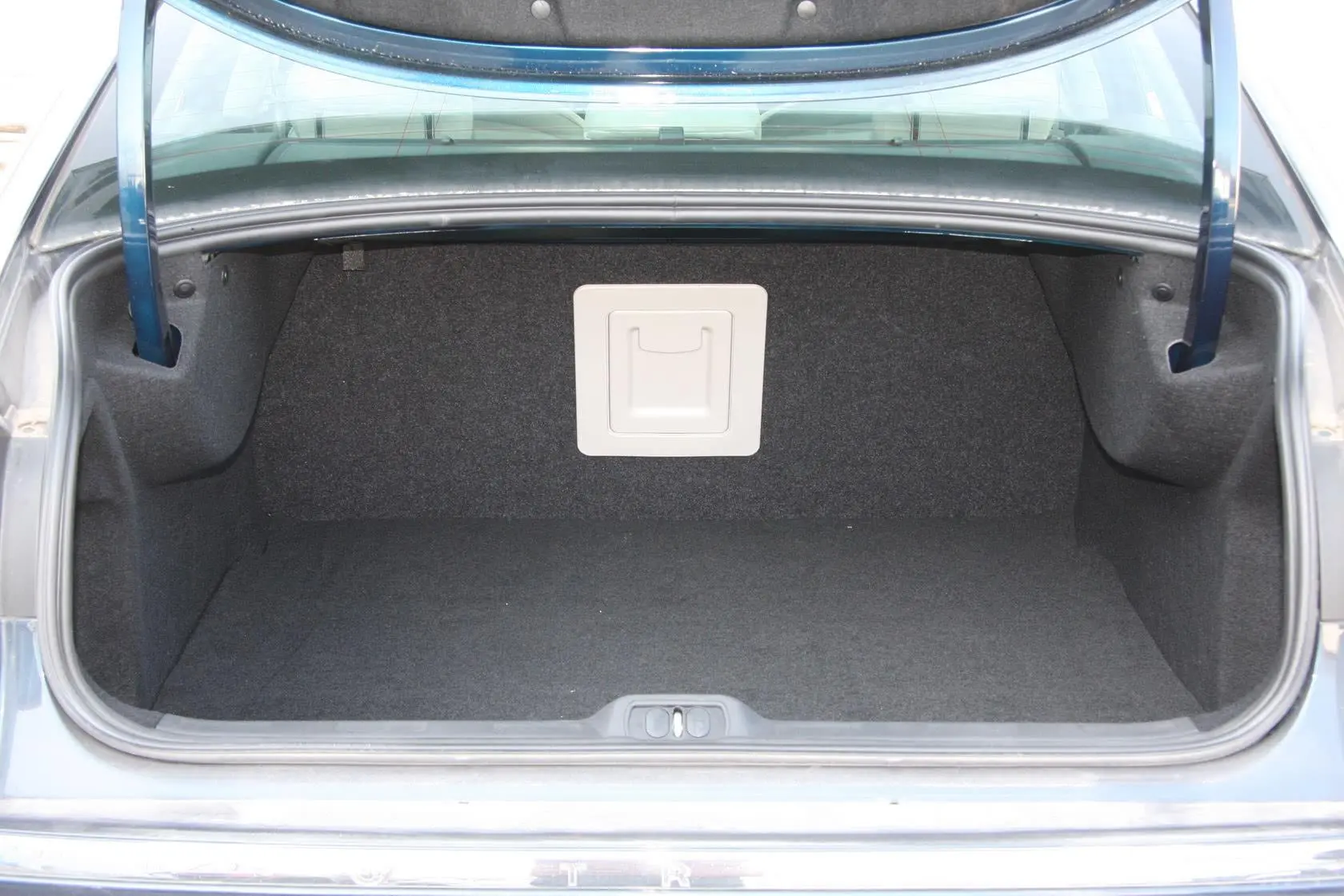 雪铁龙C52.3L 自动 豪华型行李箱空间