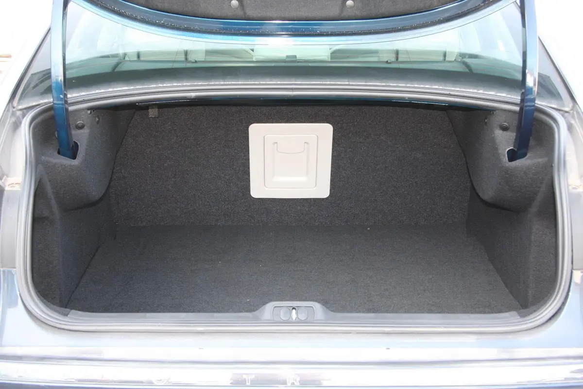 雪铁龙C52.3L 自动 豪华型行李箱空间