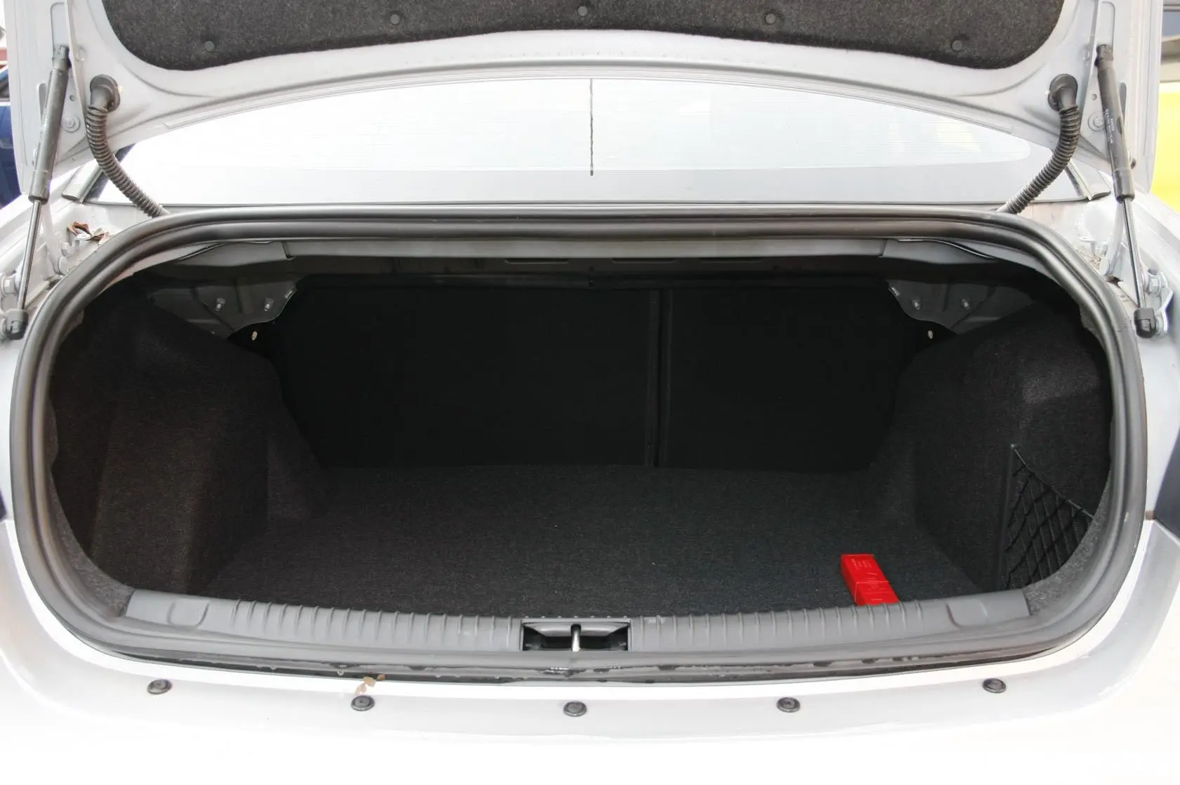 MG6三厢 Magnette 1.8DVVT 手动 舒适版行李箱空间