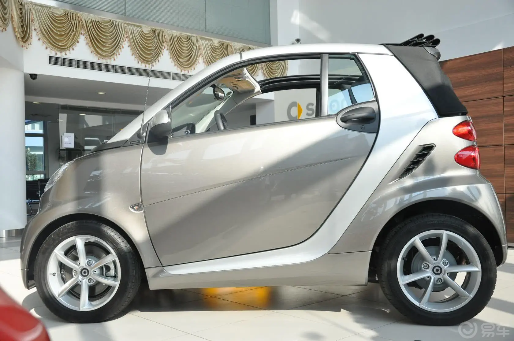 smart fortwo62kw 敞篷 激情版外观