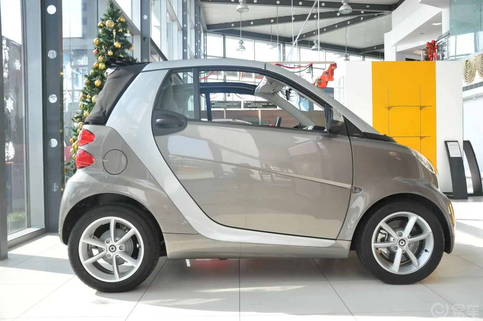 smart fortwo62kw 敞篷 激情版外观