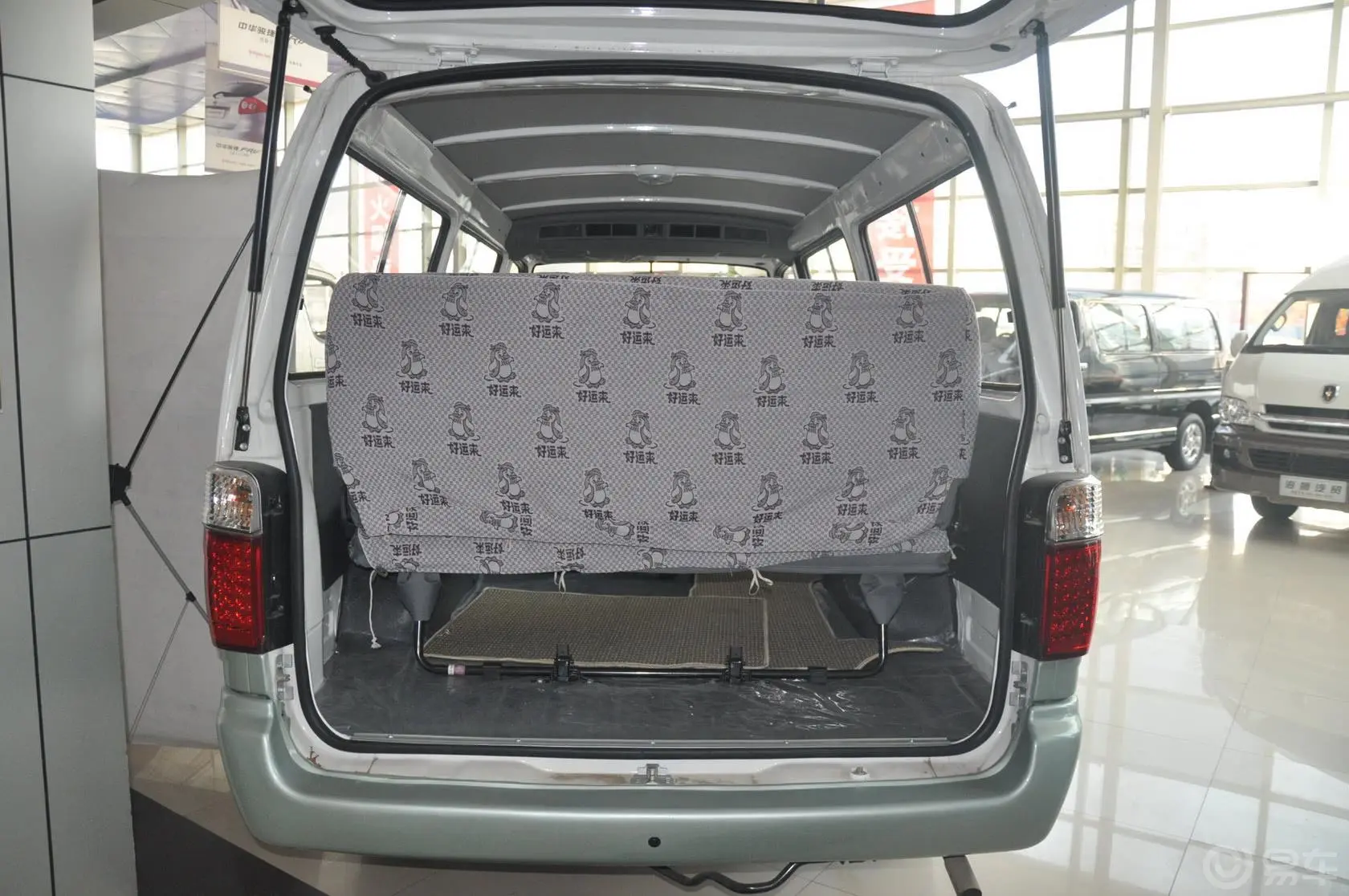 金杯海狮2.0L 汽油系列快运 标准型行李箱空间
