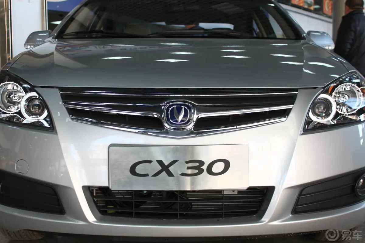 长安CX30三厢 2.0L 自动 豪华版外观