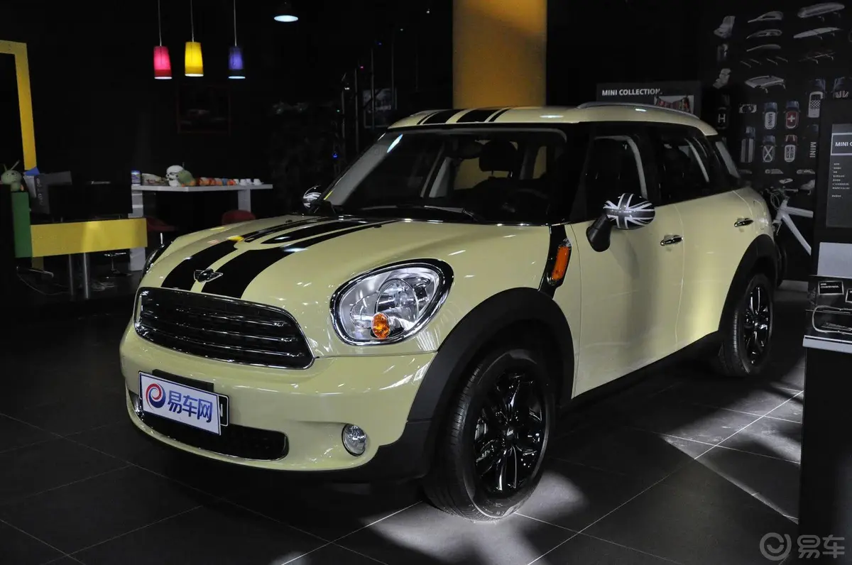 MINI COUNTRYMAN1.6L ONE侧前45度车头向左水平