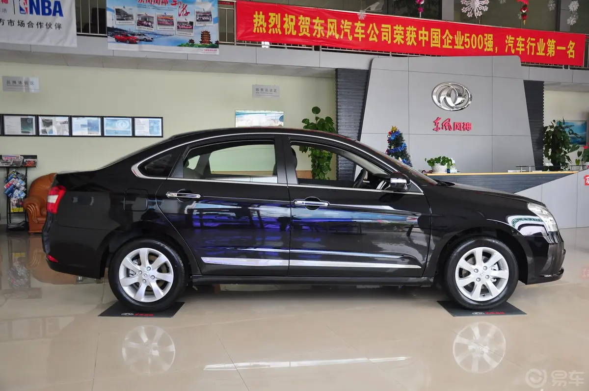 风神A602.0L CVT 科技型正侧车头向右水平