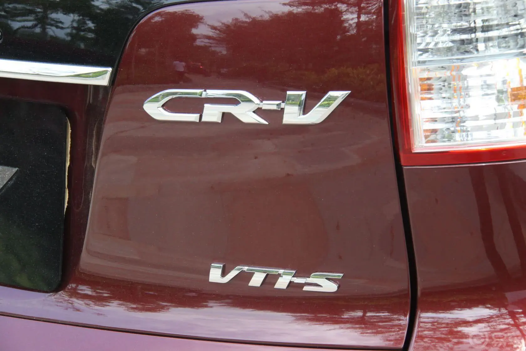 本田CR-V2.4L 四驱 尊贵导航版尾标