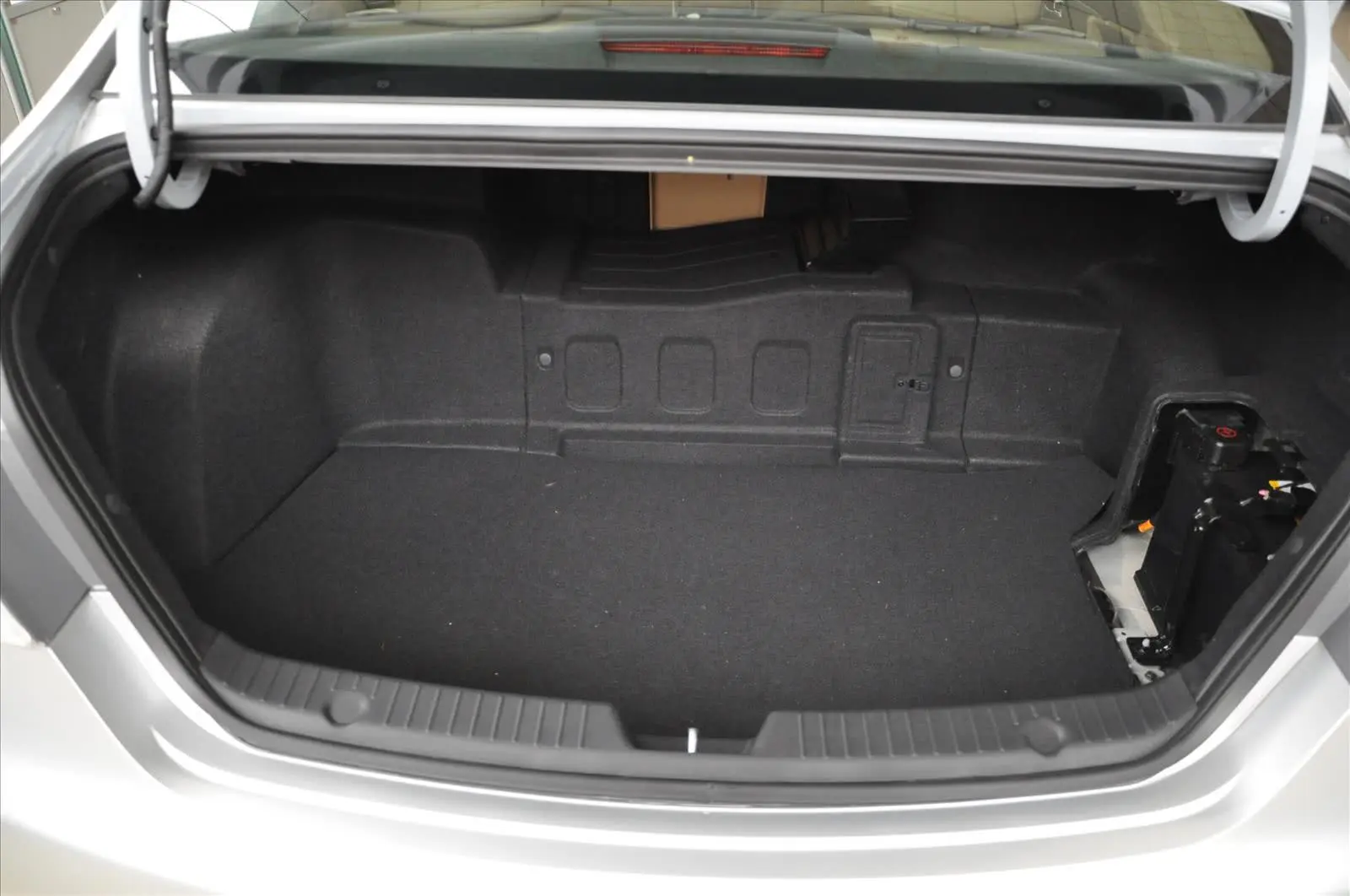 索纳塔(进口)2.4L 自动 Hybrid行李箱空间