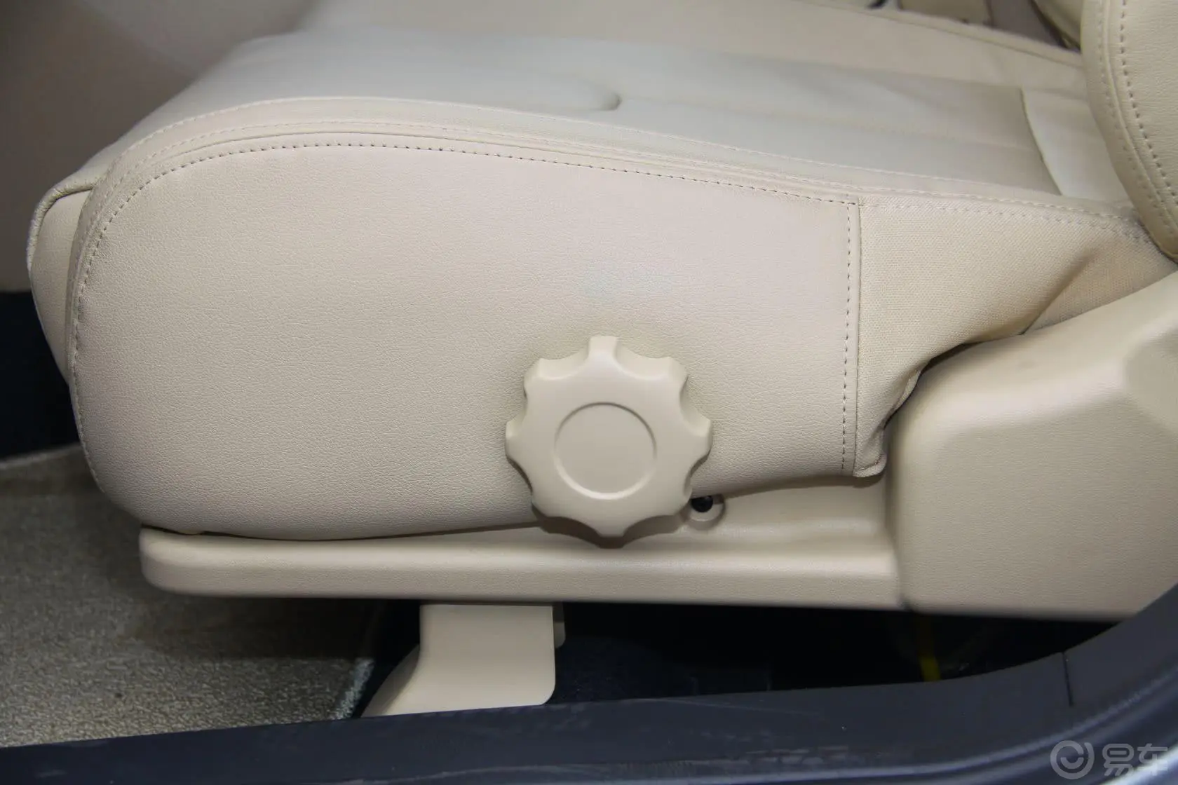MG51.5L 手动 豪华版座椅调节键