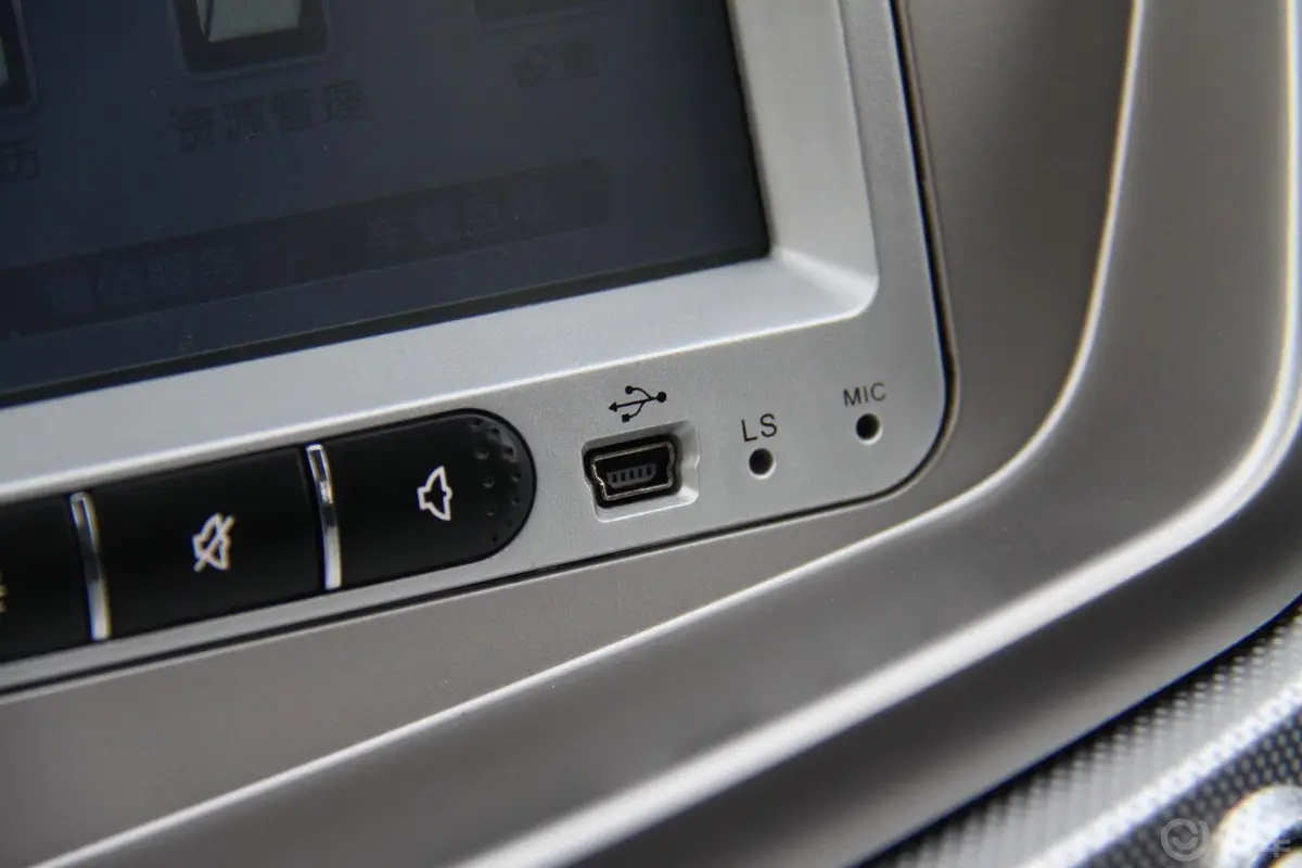 欧朗三厢 1.5L 自动 尊贵型USB接口