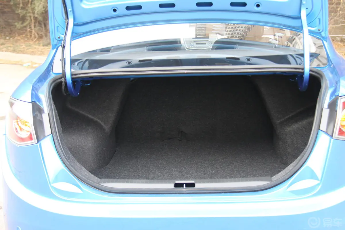 欧朗三厢 1.5L 自动 尊贵型行李箱空间