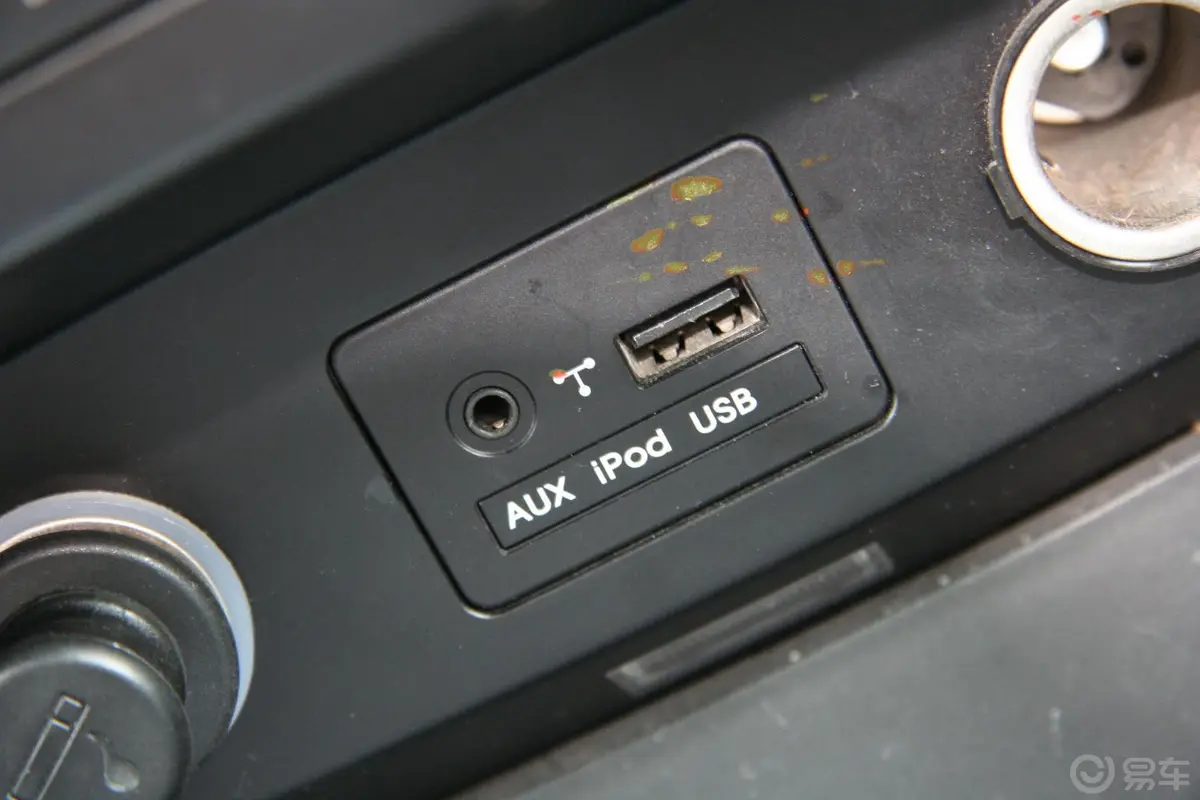 索兰托2.4L 汽油 至尊版USB接口