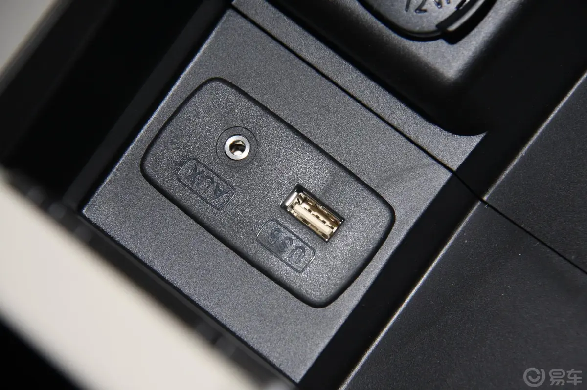 斯巴鲁XV2.0L 自动 精英版USB接口