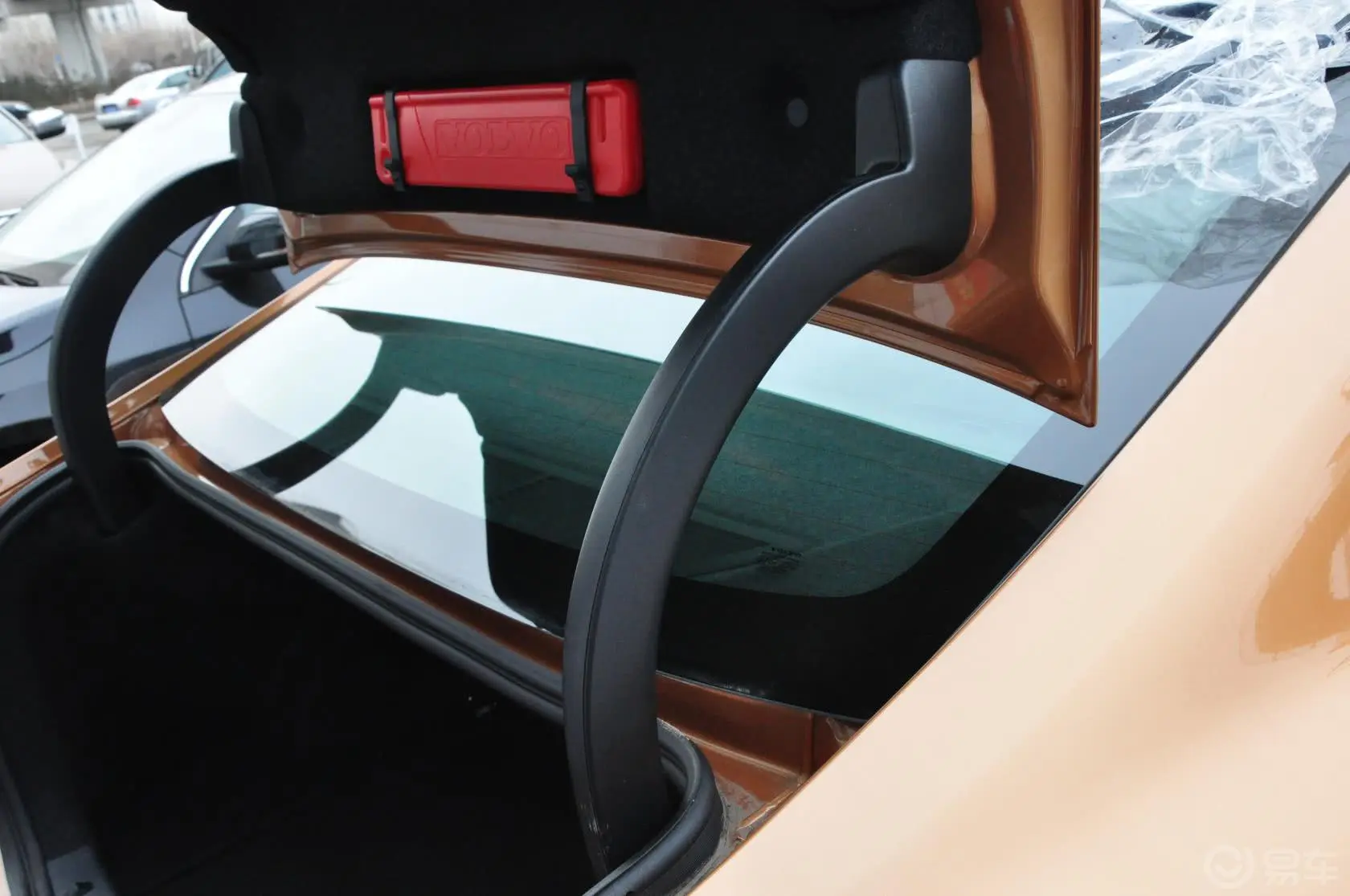沃尔沃S60(进口)2.0T 双离合 T5 智尚版行李厢支撑杆