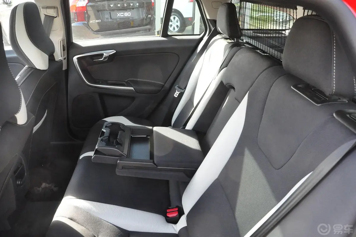 沃尔沃V60T6 R-Design 个性运动版后排座椅