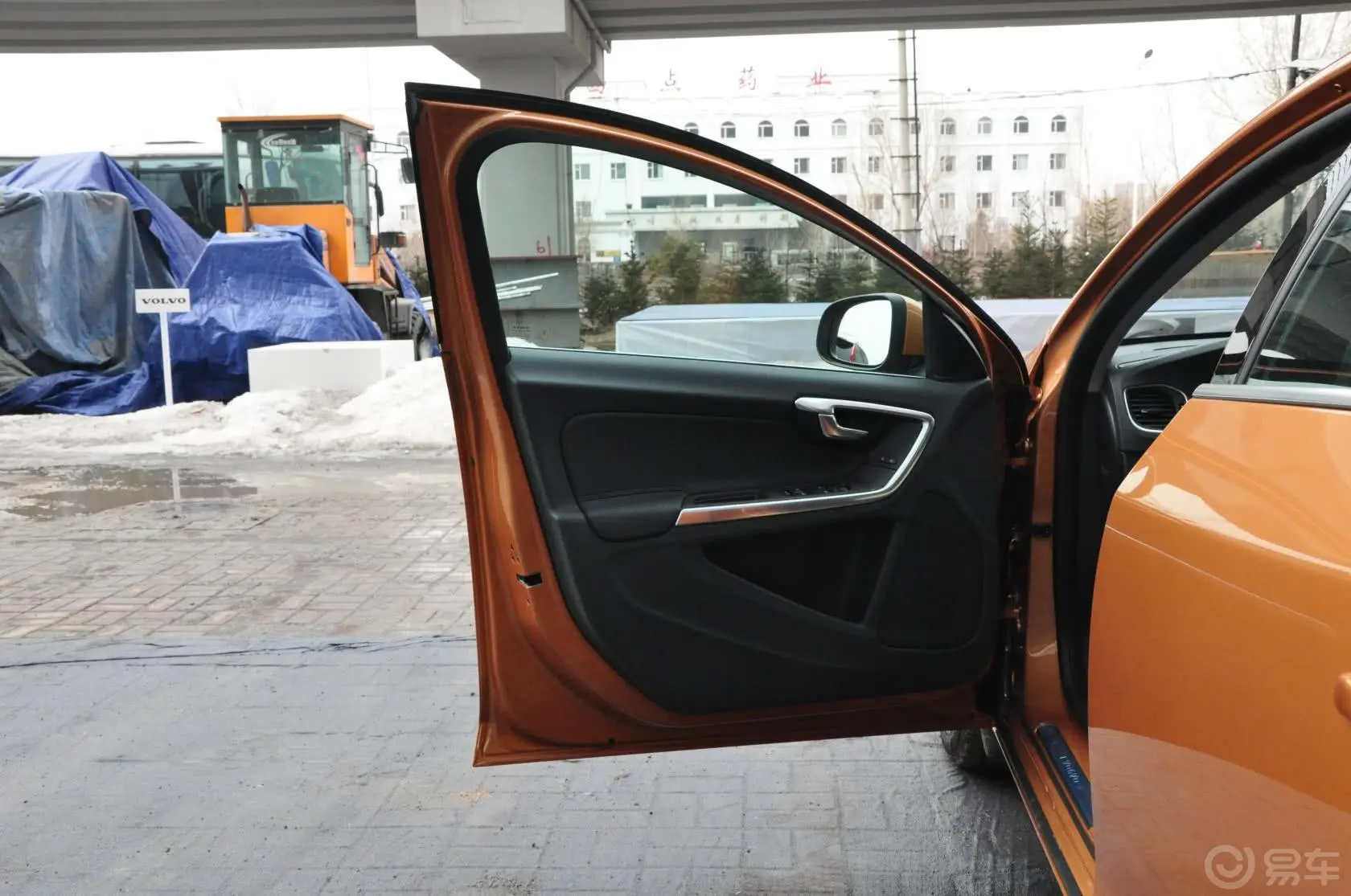 沃尔沃S60(进口)2.0T 双离合 T5 智尚版驾驶员侧车门内门板