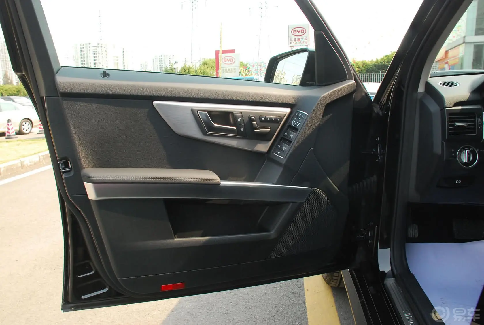 奔驰GLK级GLK 300 3.0L 自动 动感型驾驶员侧车门内门板