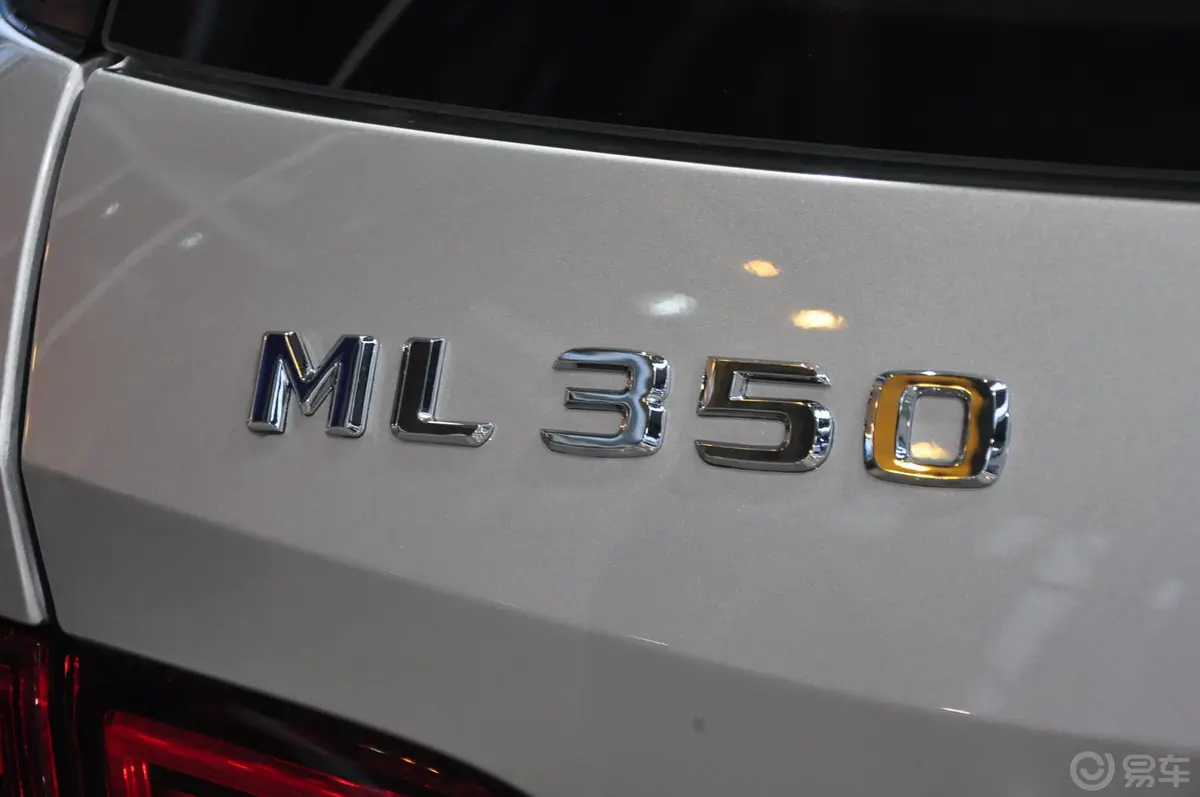 奔驰M级ML 350 动感型尾标