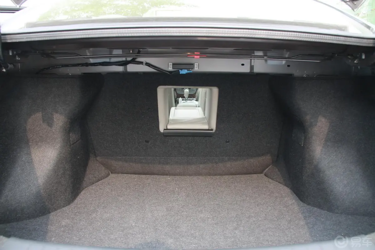 轩逸1.8L 自动 XV 尊享版行李箱空间