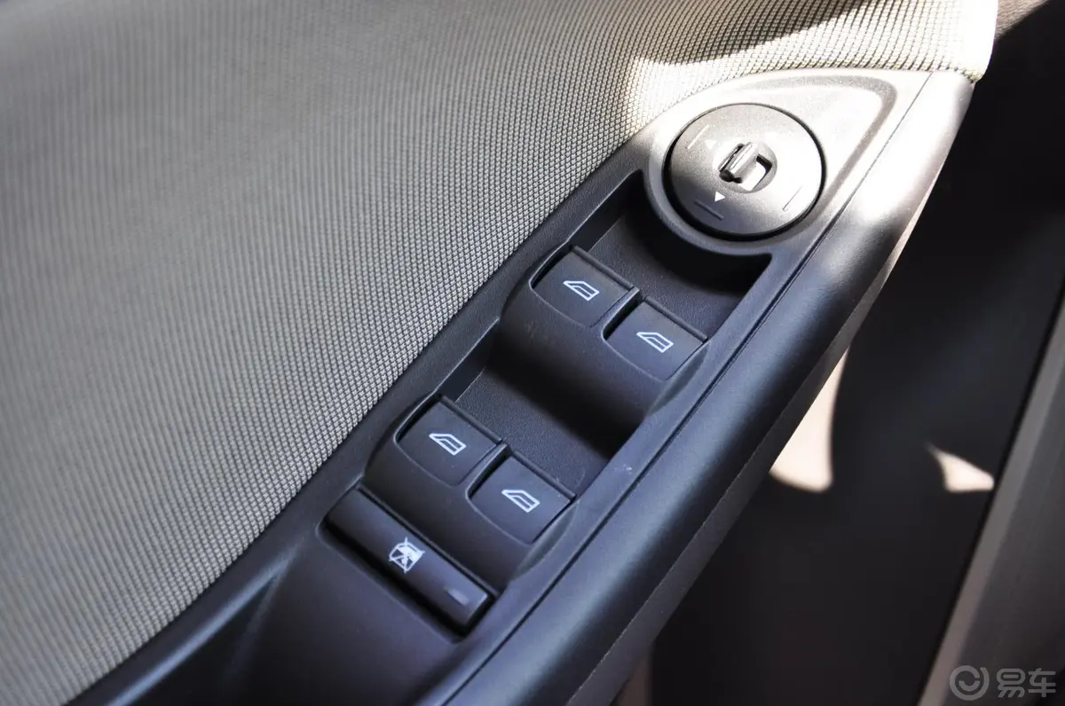 福克斯三厢 1.6L 手动 舒适型车窗升降键
