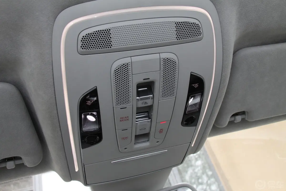 奥迪A8A8L 3.0 TFSI high quattro 尊贵型(245kW)前排车顶中央控制区