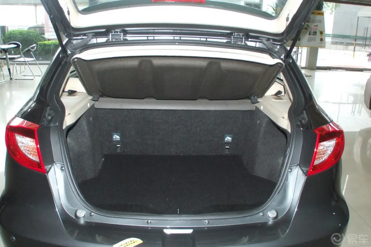 福美来F5VS 1.6L 自动 风尚版行李箱空间