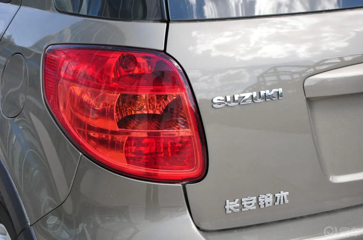 天语 SX41.6L 自动 锐骑版尾灯侧45度俯拍