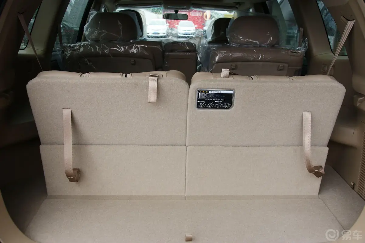 汉兰达2.7L 自动 两驱 豪华型 7座行李箱空间
