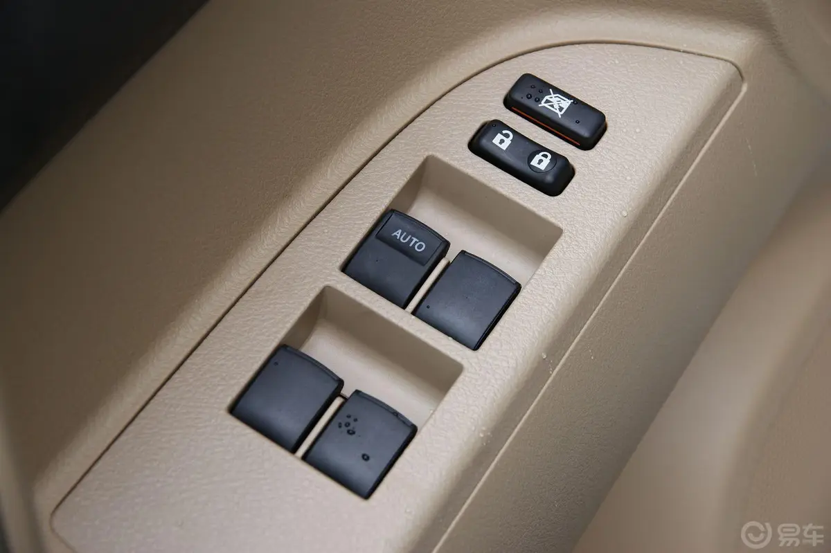汉兰达2.7L 自动 两驱 豪华型 7座车窗升降键